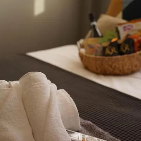 דירה Stylish Newly Renovated Flat, 250 Meters From The Beach, Location With Free Parking לימסול