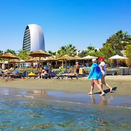 Stylish Newly Renovated Flat, 250 Meters From The Beach, Location With Free Parking