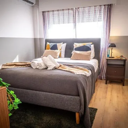 Stylish Newly Renovated Flat, 250 Meters From The Beach, Location With Free Parking リマソール