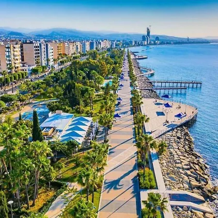 Stylish Newly Renovated Flat, 250 Meters From The Beach, Location With Free Parking