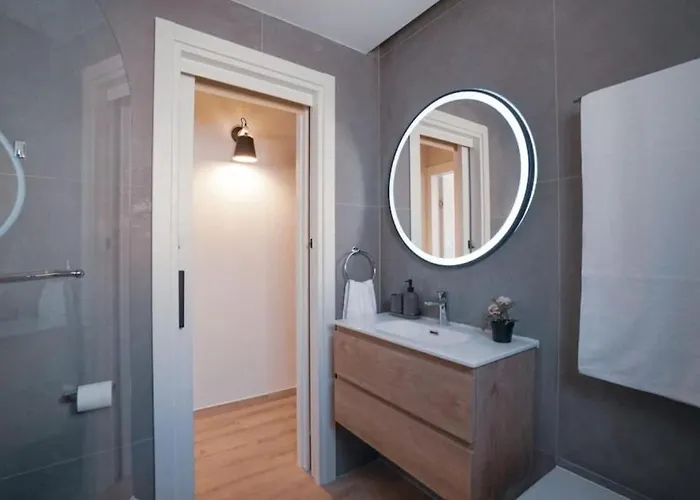 Stylish Newly Renovated Flat, 250 Meters From The Beach, Location With Free Parking Apartman Limassol