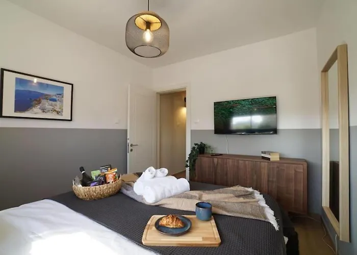 Stylish Newly Renovated Flat, 250 Meters From The Beach, Location With Free Parking