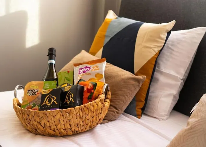 Apartman Stylish Newly Renovated Flat, 250 Meters From The Beach, Location With Free Parking *