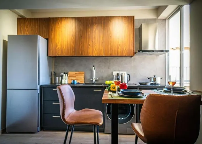 Stylish Newly Renovated Flat, 250 Meters From The Beach, Location With Free Parking Appartement