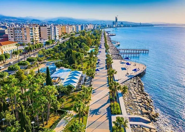 Stylish Newly Renovated Flat, 250 Meters From The Beach, Location With Free Parking