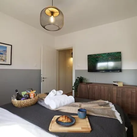 Stylish Newly Renovated Flat, 250 Meters From The Beach, Location With Free Parking