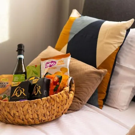 Апартаменты Stylish Newly Renovated Flat, 250 Meters From The Beach, Location With Free Parking *