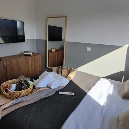 Апартаменты Stylish Newly Renovated Flat, 250 Meters From The Beach, Location With Free Parking *